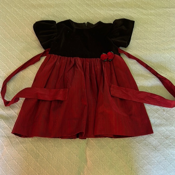 Girls holiday Black velvet top and red skirt with sash. - Picture 1 of 3
